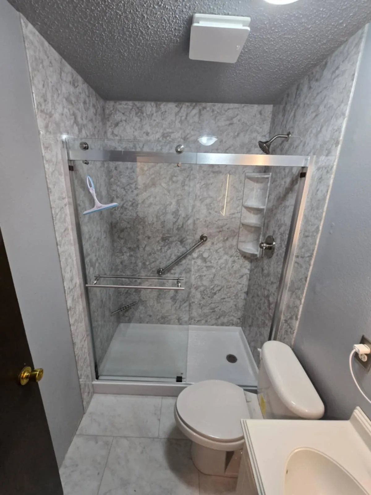 Comparing Walk-In Bath Finishes: Which Style Fits Your Rapid City Home?